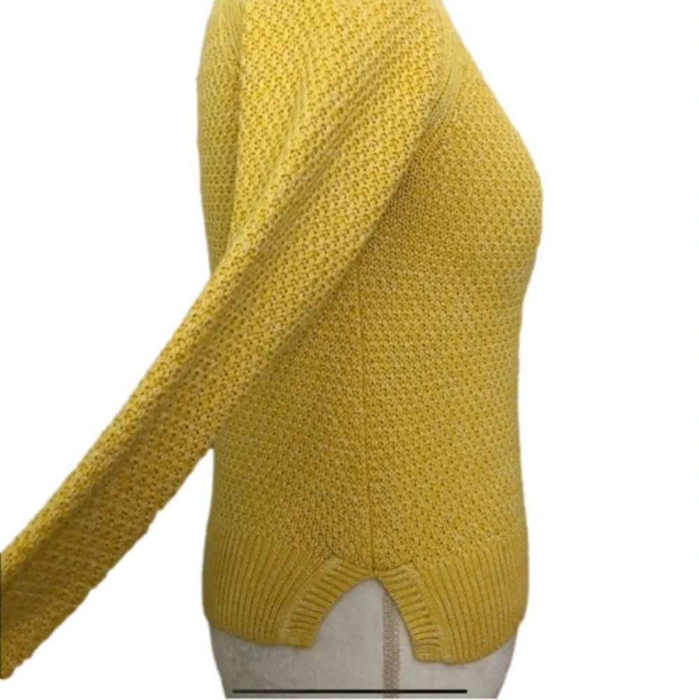 𝅺 GAP Yellow sweater